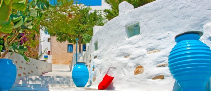 Welcome May with a spring break on Sifnos island